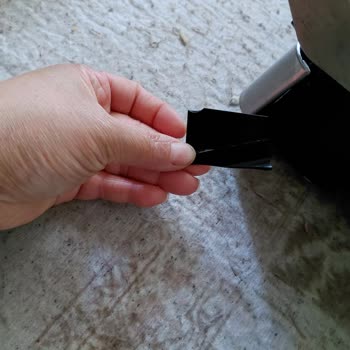 Garanti Kapsamındaki Tost Makinesinin Kırık Parçası Ve Ücretsiz Taşıma Ve Onarım Talebi