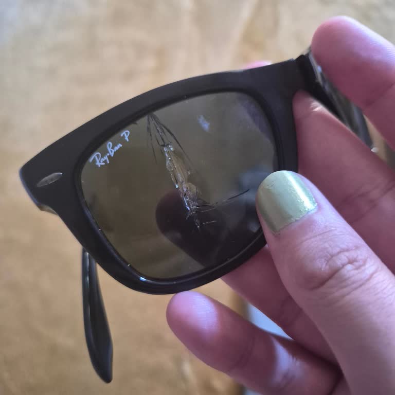 Rayban Gözlüğümün Camı Garanti Kapsamında Çatladı Ve Servise Ulaşamıyorum