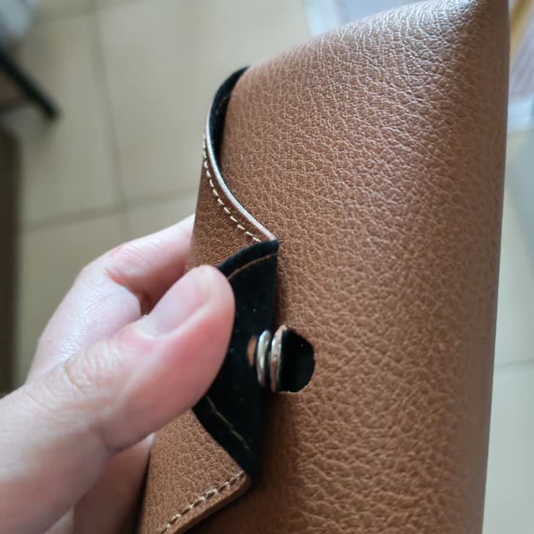 Rayban Kılıfı Hızla Yırtıldı, Atasun Optik Değişim Reddetti