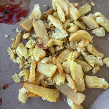 Domino's Pizza Şubesinden Bayat Patates Ve İnce Pizza Şikayeti
