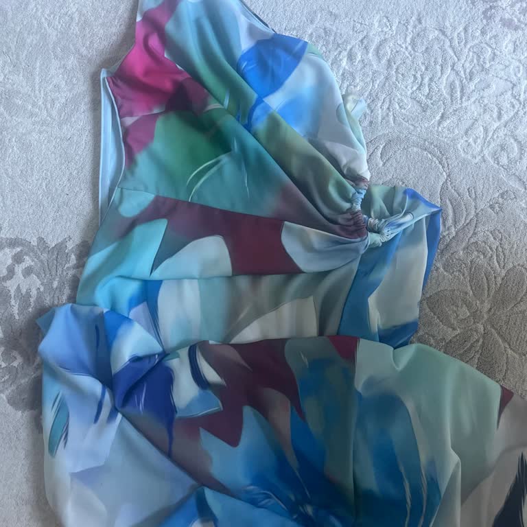 By Gökçe Butik Yanlış Renk Elbise Gönderimi