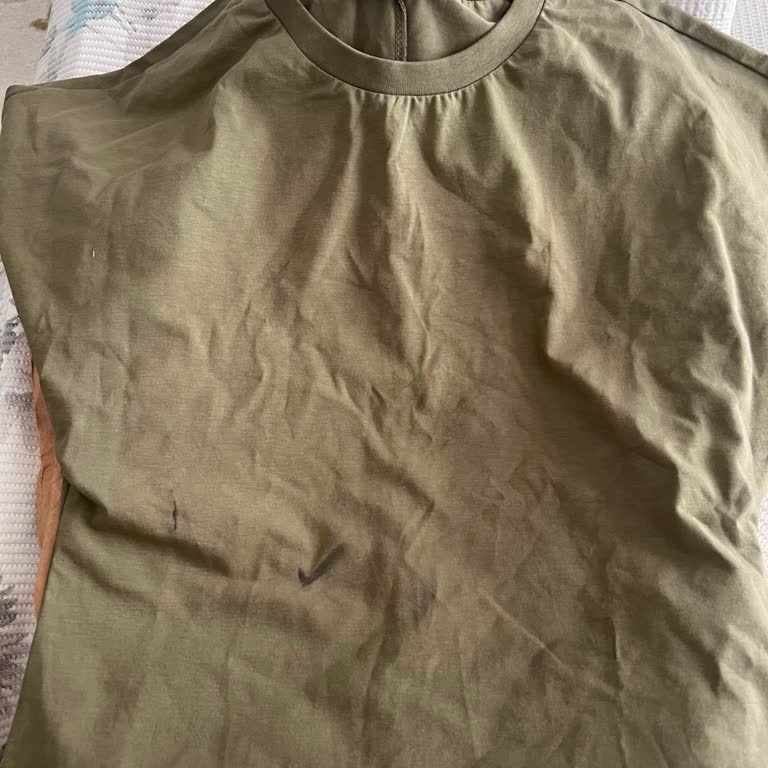 Üç Ürün Eksik Ve Bir T-Shirt Defolu: Acil Gönderim Veya Tam İade Talebi