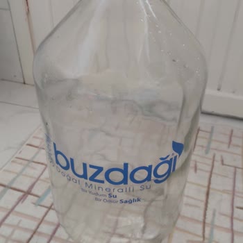 Buzdağı Cam Damacanasında Tekrarlayan Yabancı Cisim Sorunu