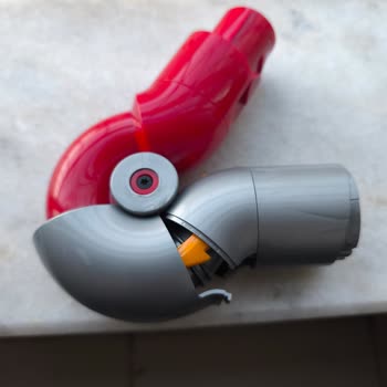 Dyson V12 Koltuk Altı Aparatı Kırıldı, Garanti Kapsamında Değişim Talebi