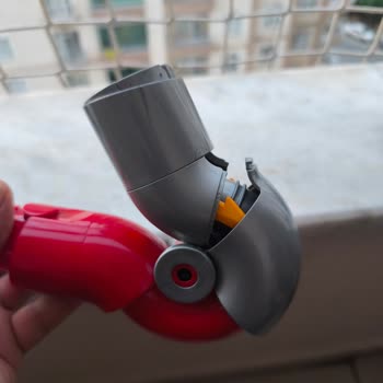 Dyson V12 Koltuk Altı Aparatı Kırıldı, Garanti Kapsamında Değişim Talebi