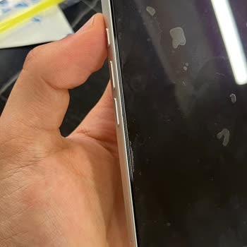 Apple Telefonunun Ekranındaki Beyaz Lekeler Garanti Dışı Olarak Değerlendirildi