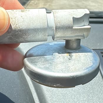 Cerastyle Turkuaz Klozet Kapak Menteşesi Kırılması İçin Ücretsiz Parça Talebi