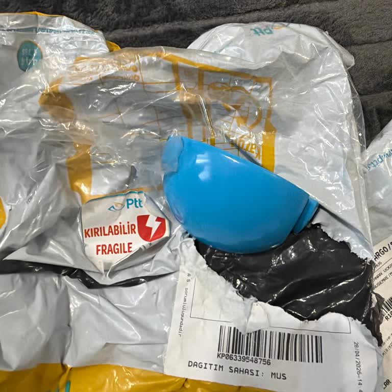 İade Paketinde Gözlük Yerine Plastik Oyuncak Gönderildi, Destek Yardımcı Olmadı