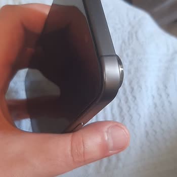 Kısa Mesafeli Düşüşte Kılıflı İPhone 17'in Beklenmedik Çökmesi Ve Servisin Kullanıcı Hatası İddiası