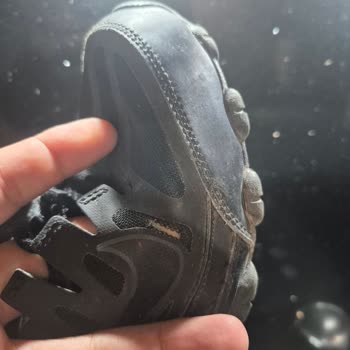 Nike Eğitim Ayakkabısının 20 Gün İçinde Yırtılması Ve İnceleme Sonucunda Kusur Bulunmadığı İddiası