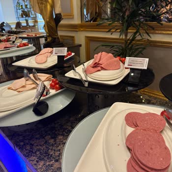 The Plaza Bodrum Yanıltıcı Alkol İhbarı, Kalitesiz Yemek Ve Kibirli Yönetim