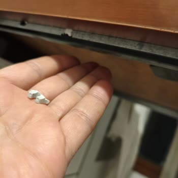 Samet Çekmece Raylarında 8 Yıllık Kullanım Sonrası Tırnak Kırılması Ve Yedek Parça Talebi