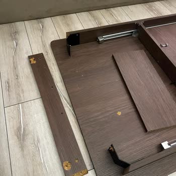 Uzun Bekleme Süresi Sonrası Hasarlı Ve Özensiz Gönderilen Masa