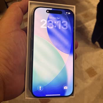 Kamerası Arızalı IPhone 17 Pro Ve Mağaza Personelinin Aşağılayıcı Davranışı
