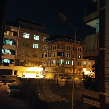 Telsiz Mahallesinde Kesintili Sokak Aydınlatması Ve 186 Hattı Cevapsızlığı