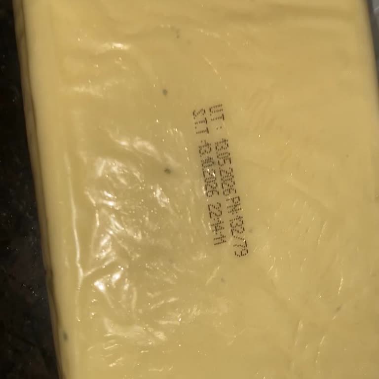 BİM'den Küflü Milk Academy Tost Peyniri Satışı