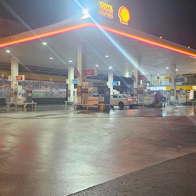 Shell İstasyonunda Müşteriye Yardımcı Olmayan Ve Kaba Tutum