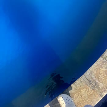 Publicidad engañosa en Agoda, piscina no coincide con las fotos, pido reembolso