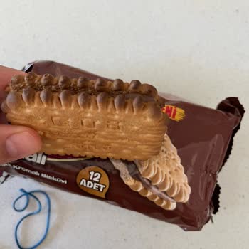 Eti Bisküvisinde Yanık Ürün Ve Tüketilemez Durum