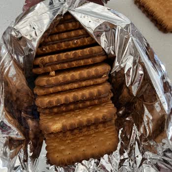 Eti Bisküvisinde Yanık Ürün Ve Tüketilemez Durum
