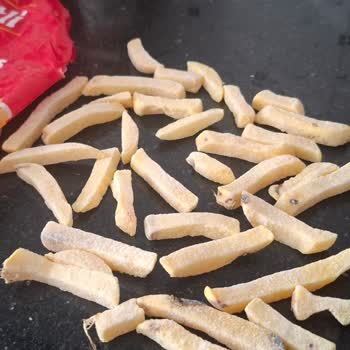 Hakmar Mağazasından Çimlenmiş Patatesli Dondurulmuş Parmak Patates Paketi Sağlık Riski