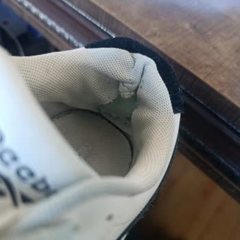 Reebok Clean Lift Ayakkabısının Çoraplık Kısmı Sökülüyor Ve Boya Atıyor, Değişim Talebi Reddi