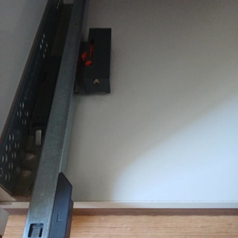 Samet Gardırop Çekmece Rayı Kırıldı Yedek Parça Bulunamıyor