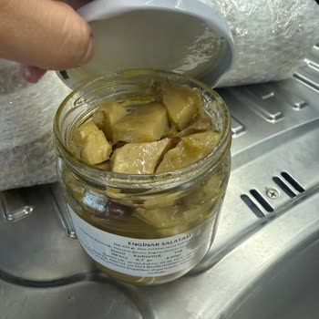 Açık Kapaklı Enginar Salatası Ve Cevapsız Müşteri Hizmeti