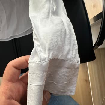 Düğün Gömleği İlk Yıkamada Yıprandı, Değişim Reddedildi