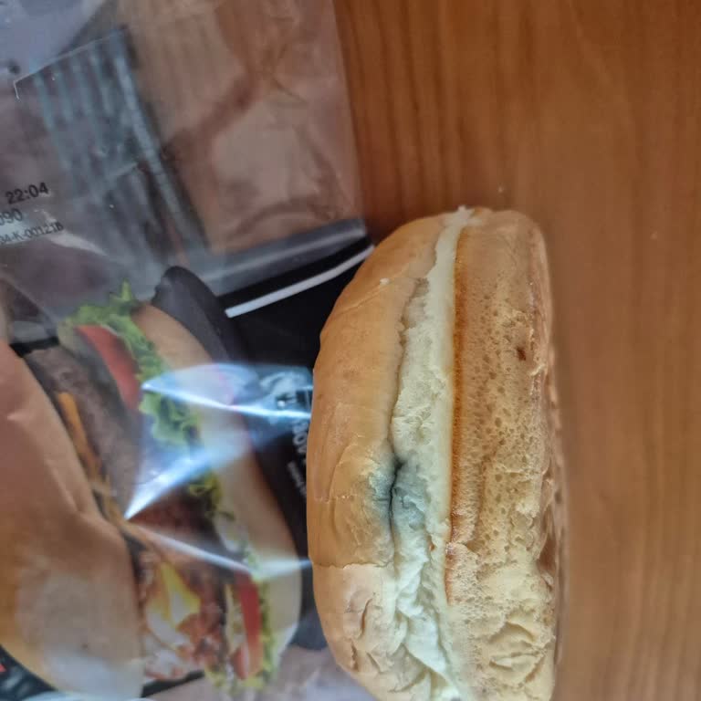UNO Ekşi Mayalı Hamburger Ekmeği Küflenmiş Ve Son Kullanma Tarihi Geçmemiş
