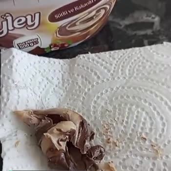 BİM Marketten Alınan Sayley Marka Sütlü Ve Kakaolu Fındık Kremasında Kıl Çıkması
