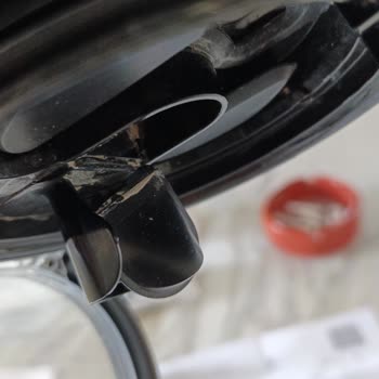 Dyson Kırılan Toz Haznesi Kapağı Ve Yedek Parça Stokta Yok