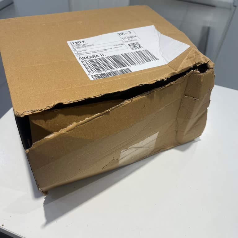 Dagi Ve DHL'den Yırtık Kargo Paketi Ve Güvenlik Endişesi