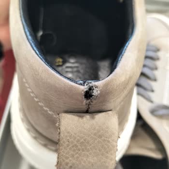 Üç Kez Giyildikten Sonra Dikiş Hatası: Deri Sneaker Değişim Talebi