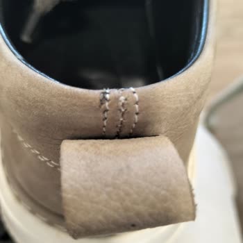 Üç Kez Giyildikten Sonra Dikiş Hatası: Deri Sneaker Değişim Talebi