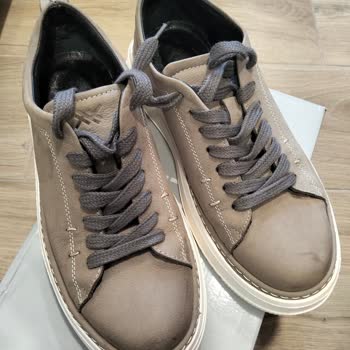Üç Kez Giyildikten Sonra Dikiş Hatası: Deri Sneaker Değişim Talebi