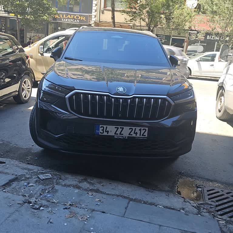 Dükkan Önündeki Araç Girişimizi Engelliyor