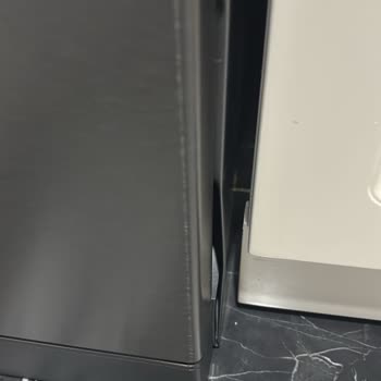 Panelde Açıklık Ve Su Dolu Bulaşık Makinesi, Tamir Yerine Sıfır Değişim Talebi