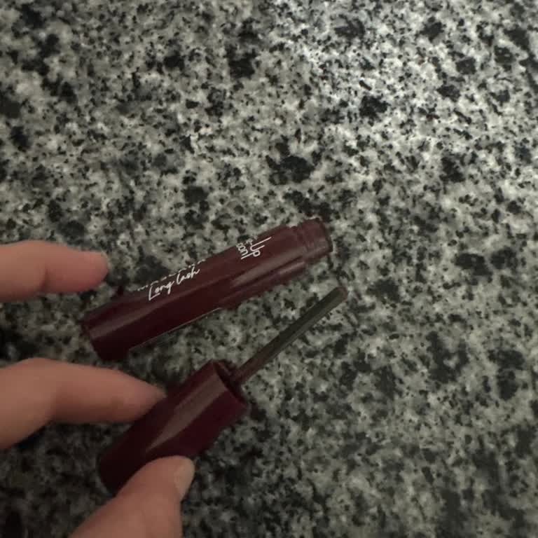 Kırık Maskara Ve Yöneticinin Kaba Davranışı