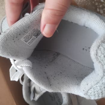 FLO Mağazası Satın Alınan Reebok Ayakkabısında Üretim Hatası Ve İade Talebi