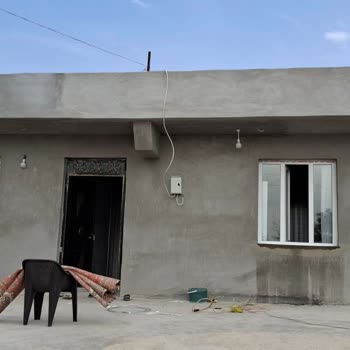 Evime Çok Yakın Elektrik Direği Çocuk Güvenliğini Tehdit Ediyor
