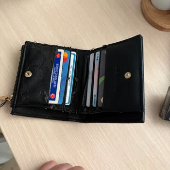 Derimod Cüzdanının Kısa Sürede Parçalanması Ve 6 Aylık Değişim Süresi İhlali