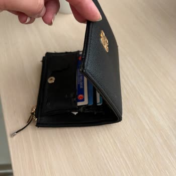Derimod Cüzdanının Kısa Sürede Parçalanması Ve 6 Aylık Değişim Süresi İhlali