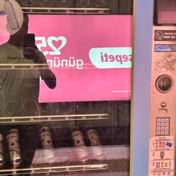 Levent Metro İstasyonunda Su Ve İçecek Otomatları Çalışmıyor