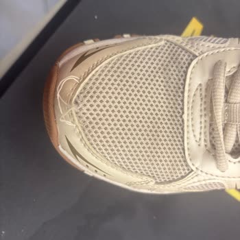 Skechers Ayakkabısının Dikişleri 1 Ayda Atıyor, Değişim Talebi