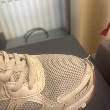 Skechers Ayakkabısının Dikişleri 1 Ayda Atıyor, Değişim Talebi