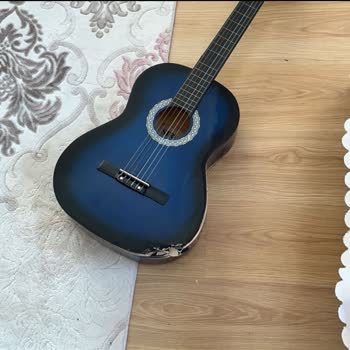 Uyarıma Rağmen PTT Şubesi Gitarımı Kırdı