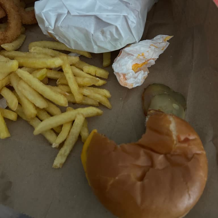 Soğuk Gelen Hamburger Ve Canlı Destekten İade Reddi