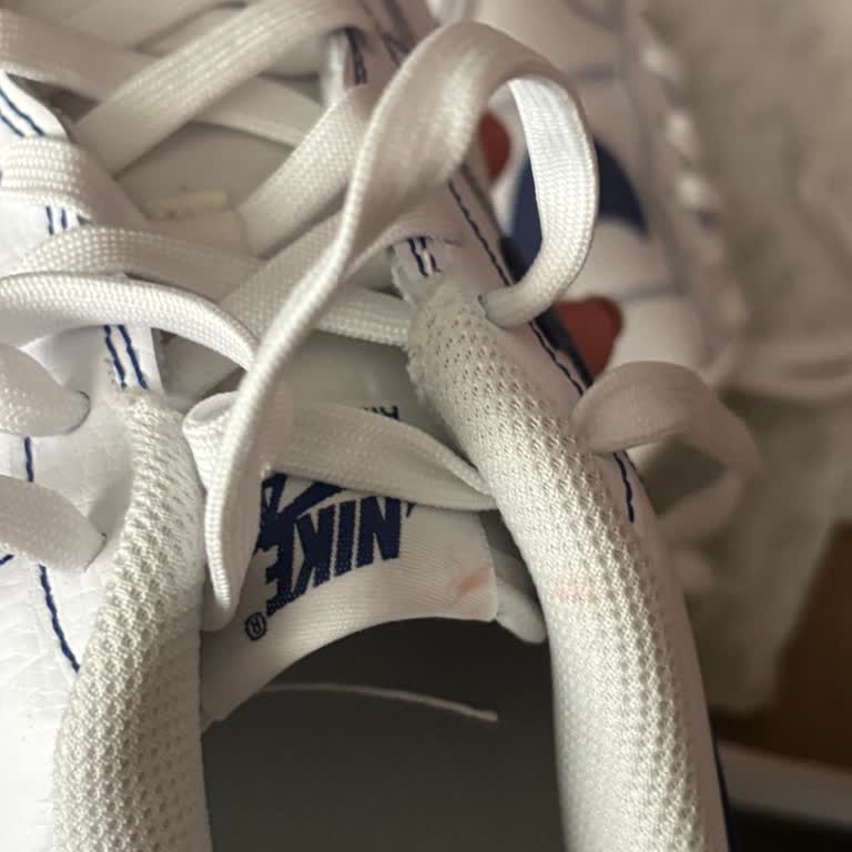 Sneaks Up’da Aylık Gecikme Ve Lekeli Ayakkabı İçin Hızlı Değişim Talebi