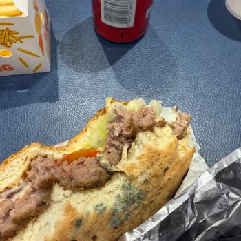 Müthiş Bir Sorumsuzluk: Burger King’de Küflü Ekmek Ve Gıda Zehirlenme Riski